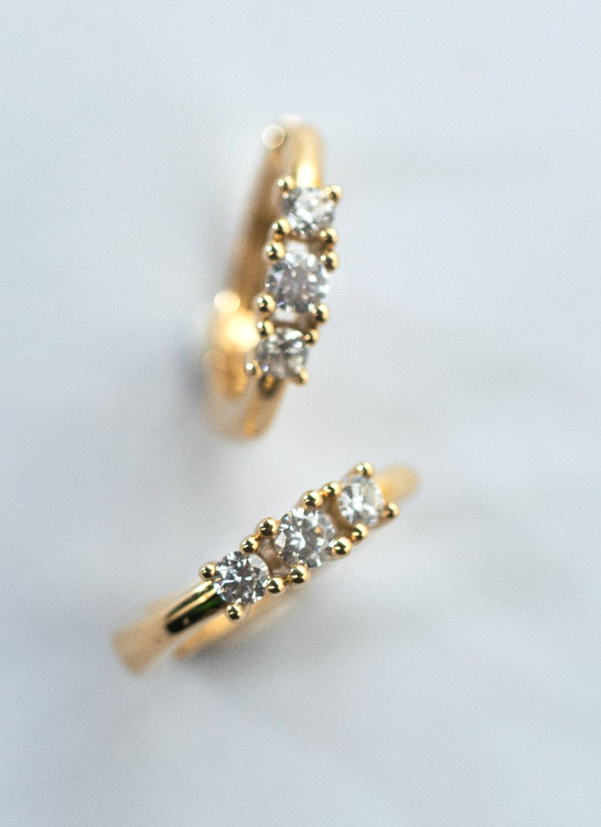 Mila diamond huggie 14k gold - Studio Kroewe