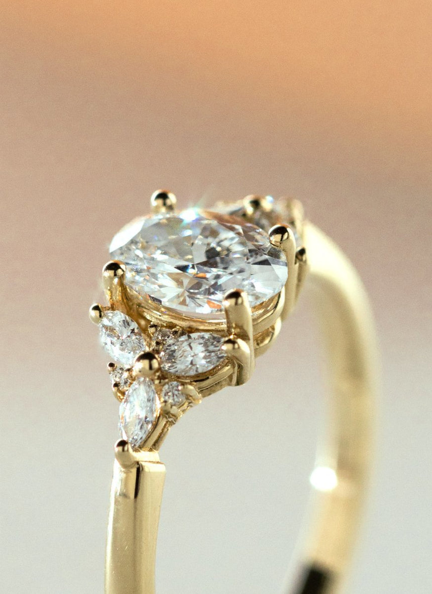 Millie oval flower diamond ring 14k gold - Studio Kroewe