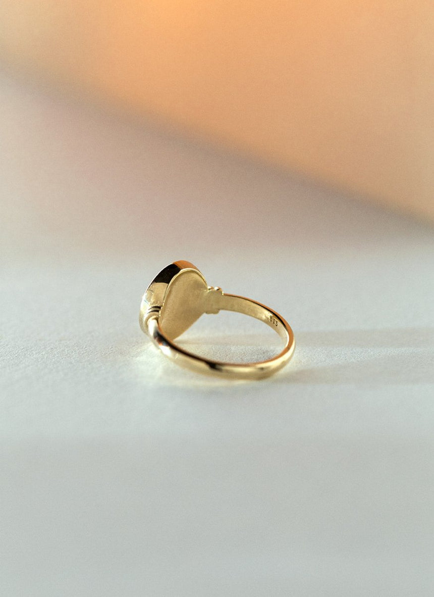 Movie signet ring - Kroewe script 14k gold - Studio Kroewe