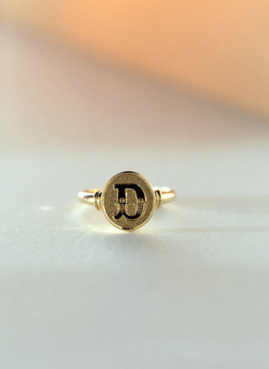 Studio Kroewe Movie signet ring Kroewe script 14k gold