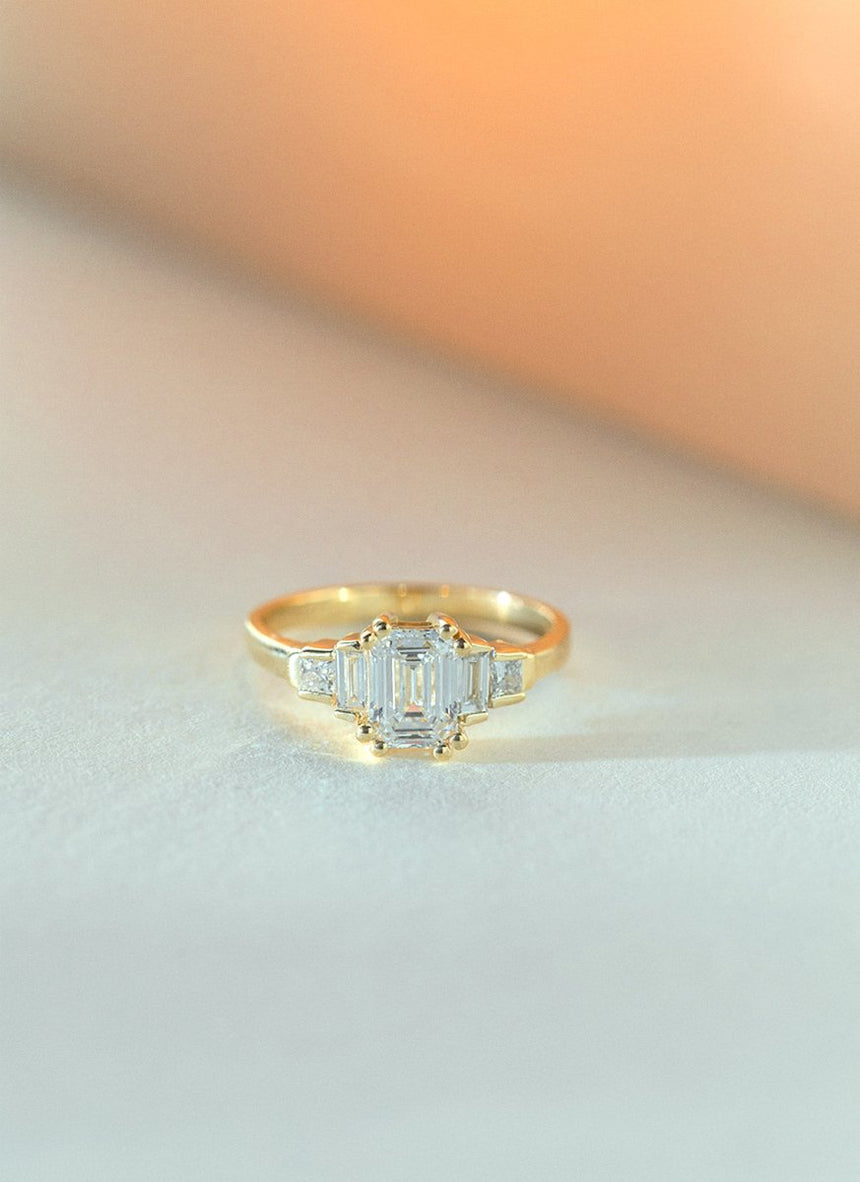 Noa emerald cut diamond ring 14k gold - Studio Kroewe