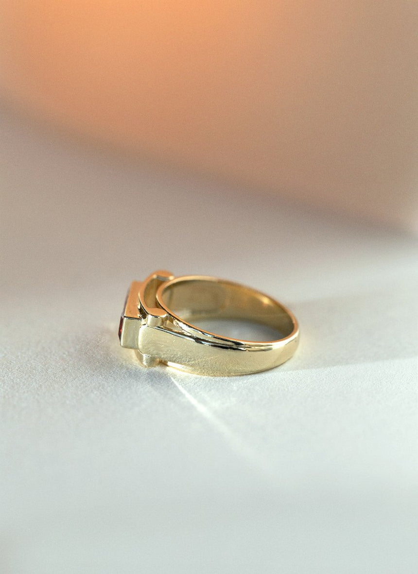 Oby garnet ring 14k gold - Studio Kroewe