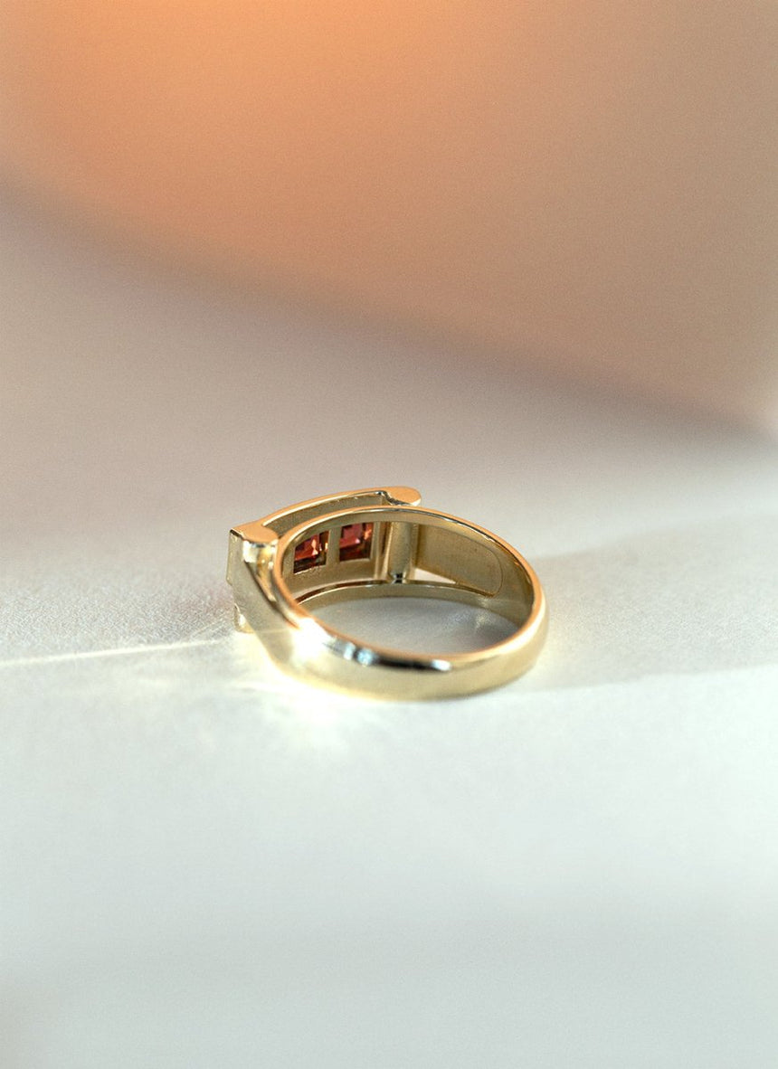 Oby garnet ring 14k gold - Studio Kroewe