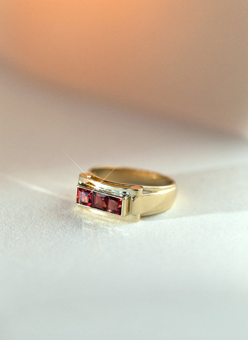 Oby garnet ring 14k gold - Studio Kroewe