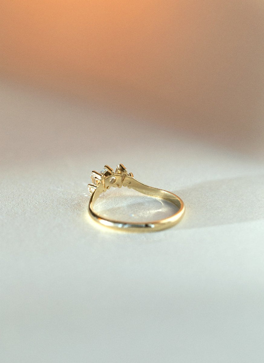 Paddy diamond curve ring 14k gold - Studio Kroewe