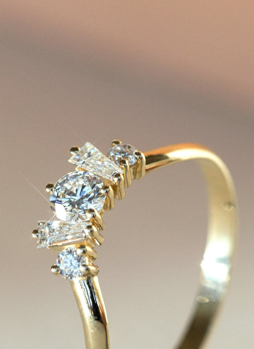 Paddy diamond curve ring 14k gold - Studio Kroewe