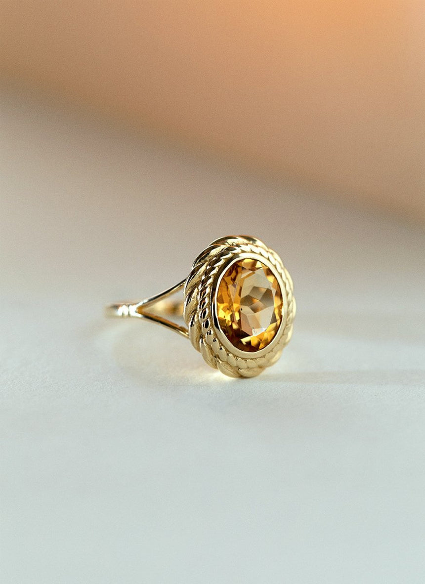Ylva diamond peridot ring 14k gold - Studio Kroewe