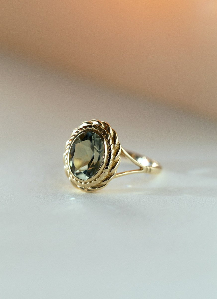 Perry green amethyst ring 14k gold - Studio Kroewe