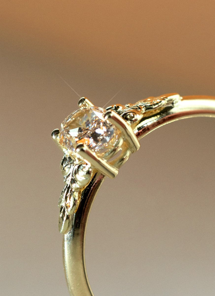 Pippa champagne oval cut diamond ring 14k gold - Studio Kroewe