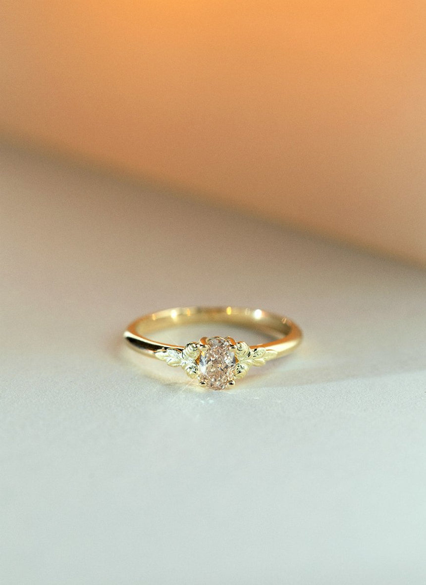 Pippa champagne oval cut diamond ring 14k gold - Studio Kroewe