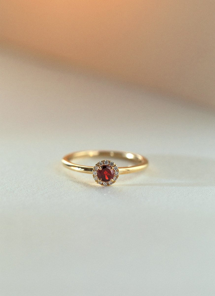 Riddy diamond garnet january birthstone ring 14k gold - Studio Kroewe