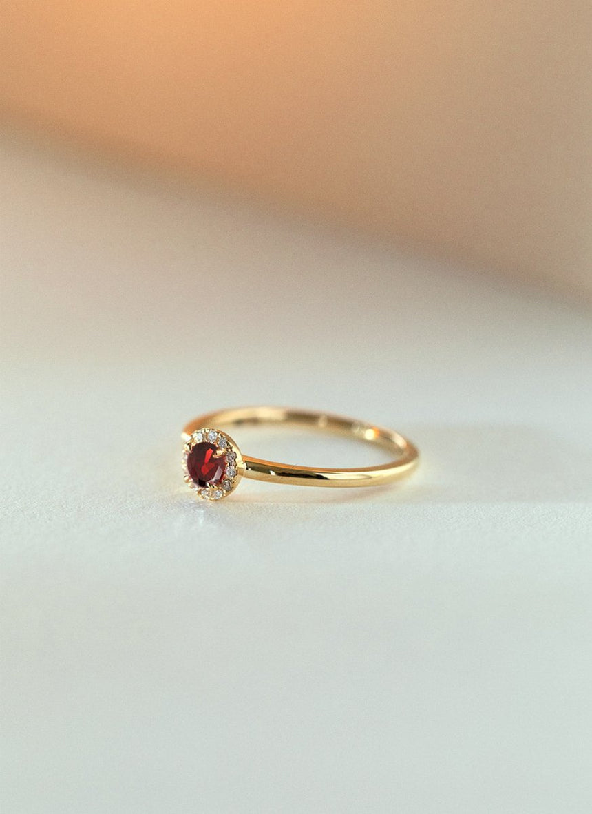 Riddy diamond garnet january birthstone ring 14k gold - Studio Kroewe
