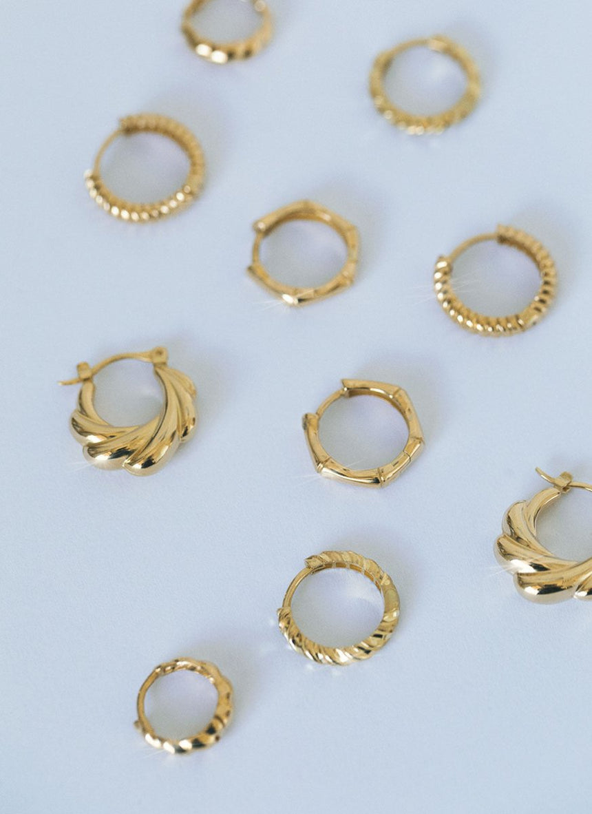 River twist earrings 14k gold - Studio Kroewe