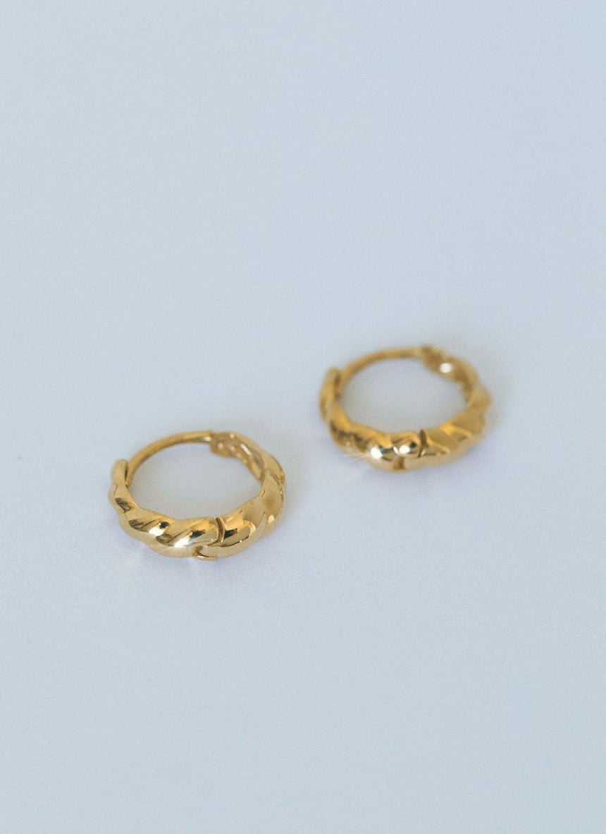 River twist earrings 14k gold - Studio Kroewe