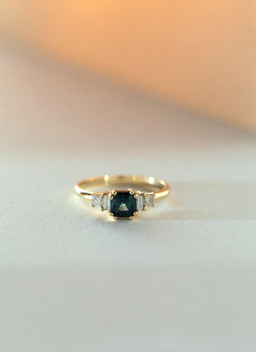 Rosie sapphire diamond ring 14k gold - Studio Kroewe
