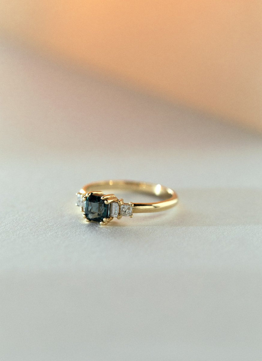 Rosie sapphire diamond ring 14k gold - Studio Kroewe
