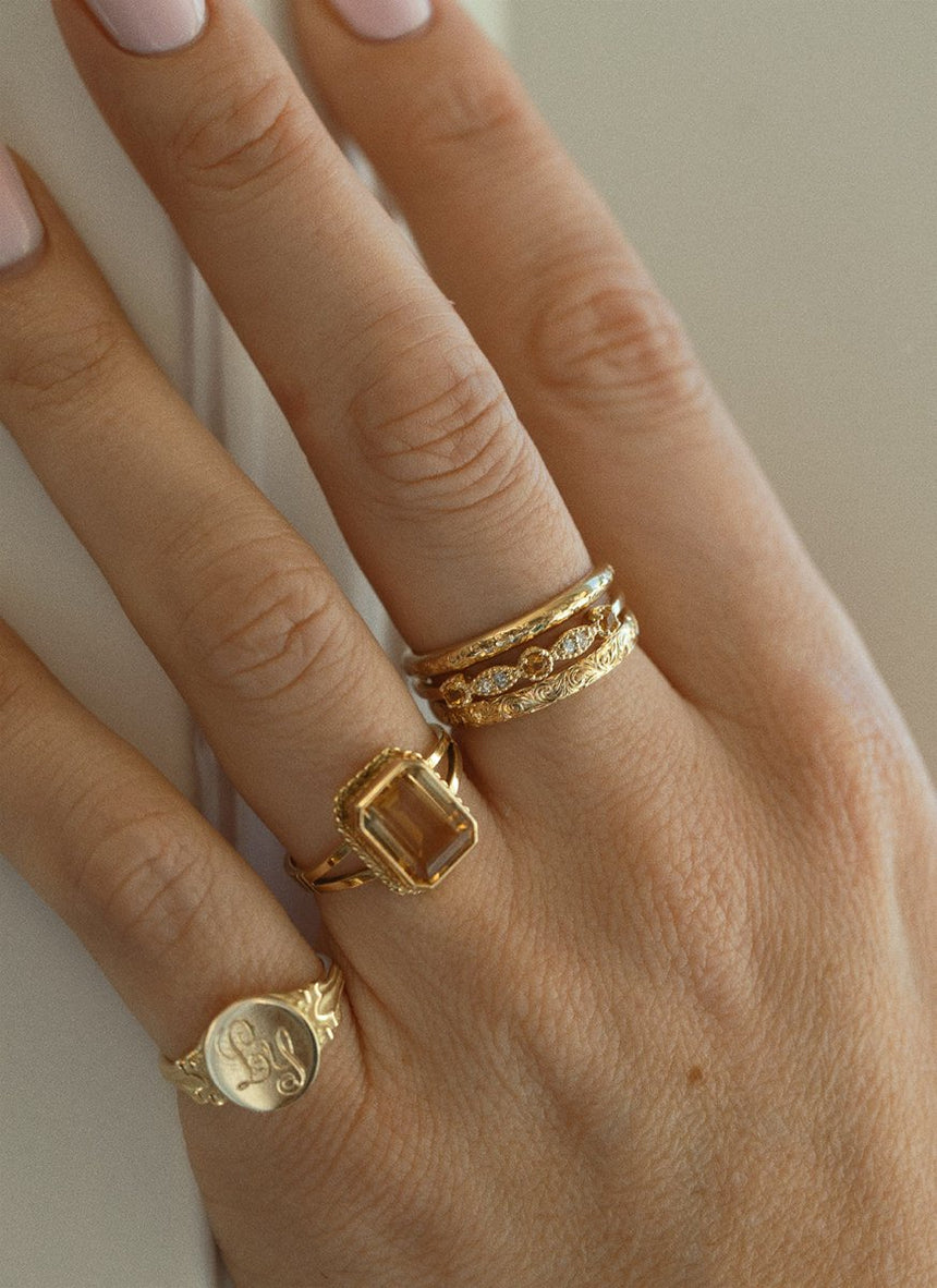 Caes garnet january birthstone ring 14k gold - Studio Kroewe