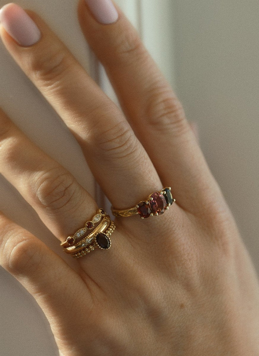 Caes garnet january birthstone ring 14k gold - Studio Kroewe