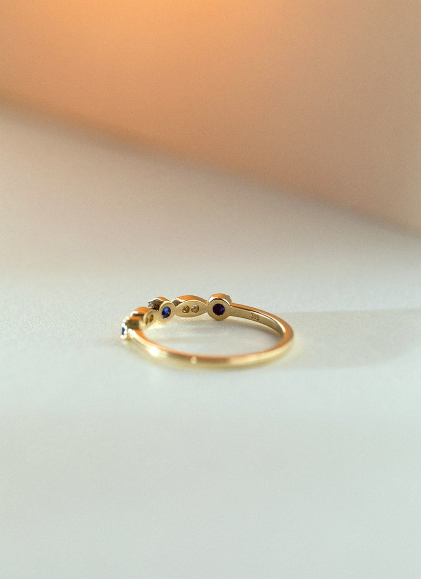 Sage diamond sapphire ring 14k gold - Studio Kroewe