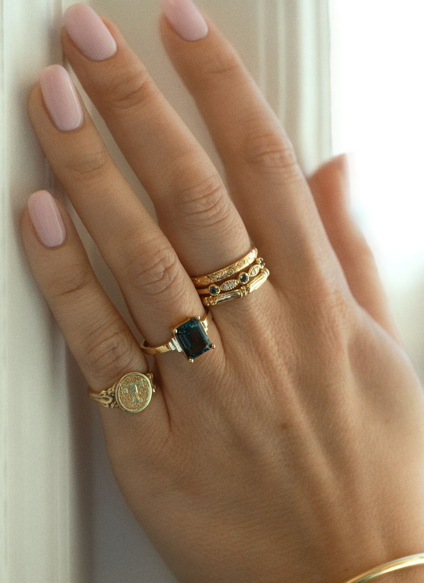 Caes garnet january birthstone ring 14k gold - Studio Kroewe