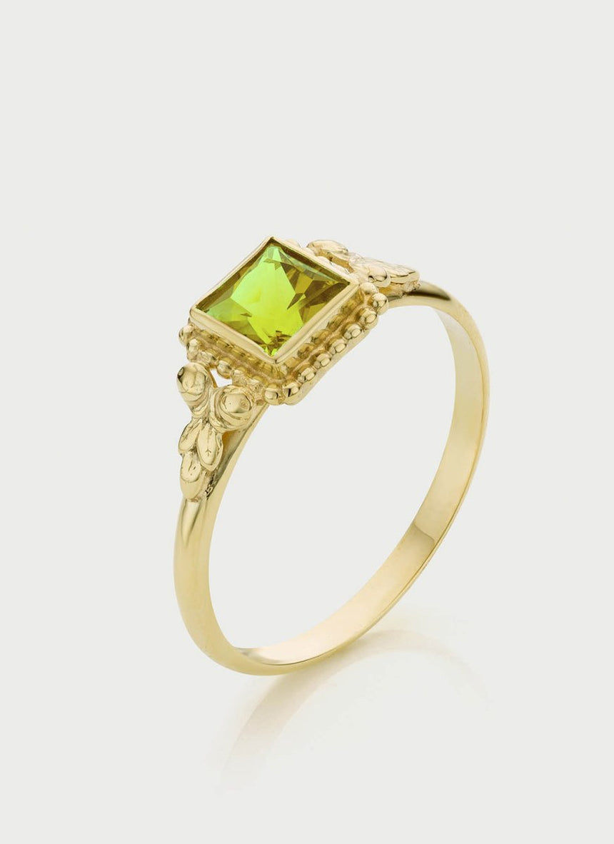 Senda peridot ring 14k gold - Studio Kroewe