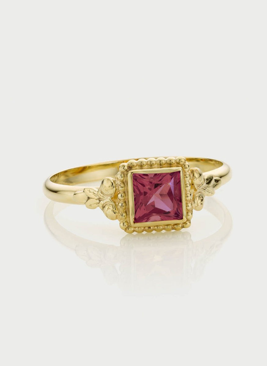 Goldie signet ring 14k gold - Studio Kroewe