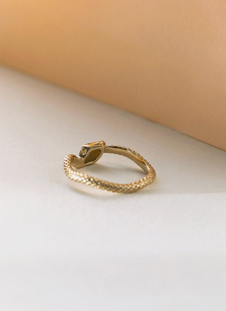 Snake ring 14k gold - Studio Kroewe