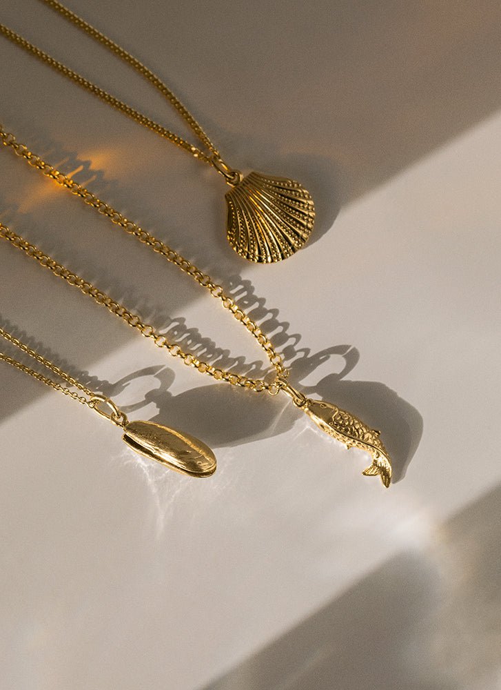St. jacob scallop charm 14k gold - Studio Kroewe