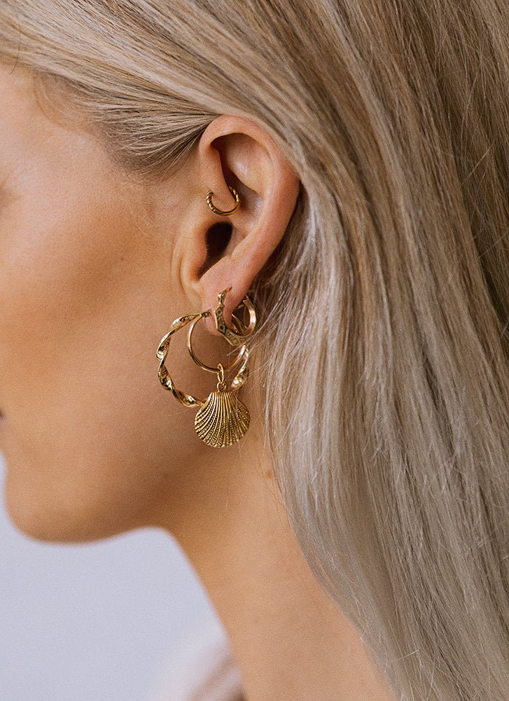 St. jacob scallop charm 14k gold - Studio Kroewe