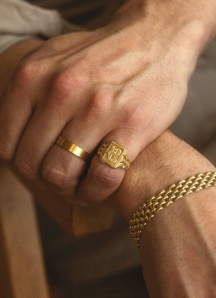 The gent ambrose brushed ring 14k gold - Studio Kroewe