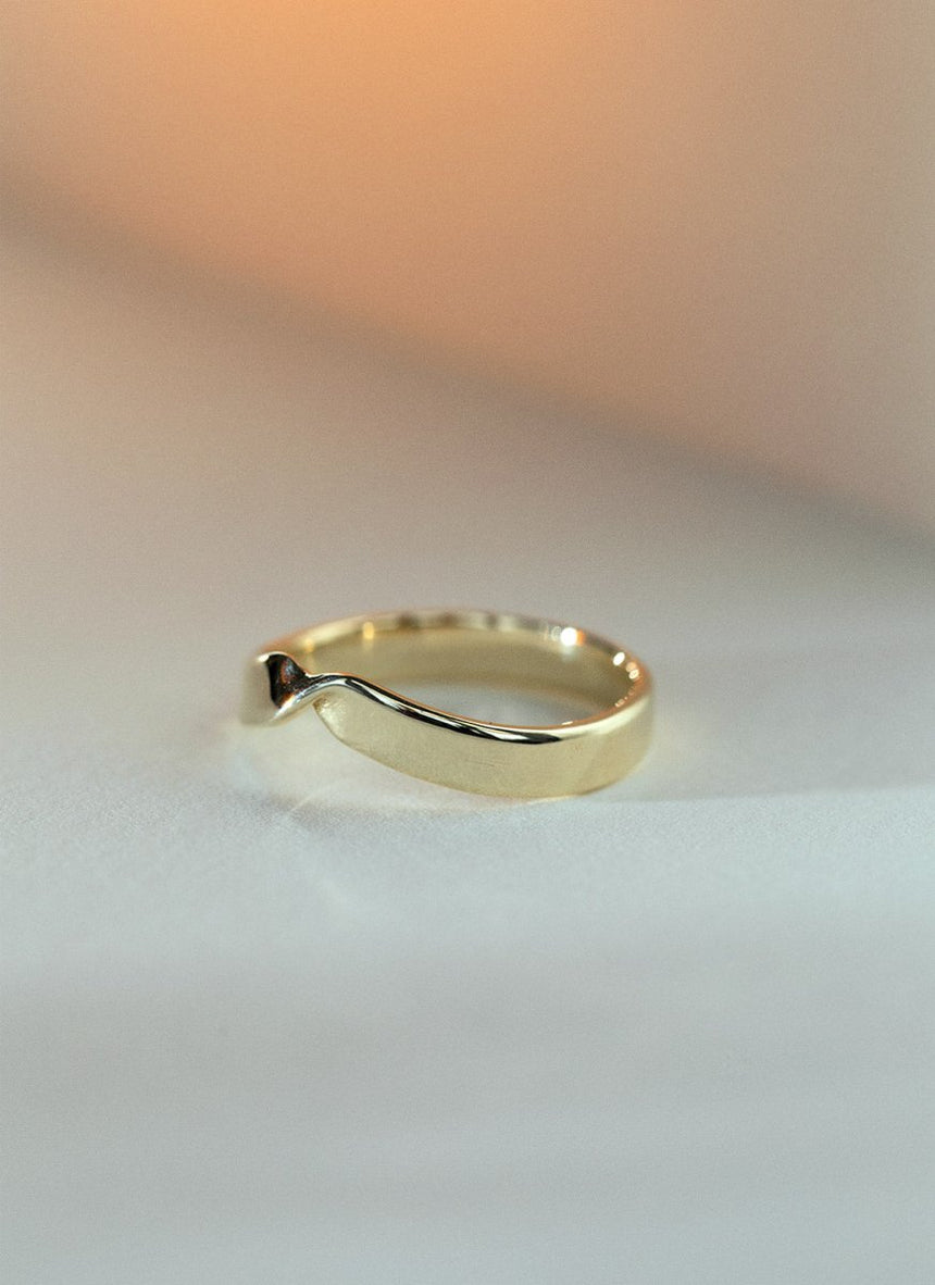The gent archer ring 14k gold - Studio Kroewe