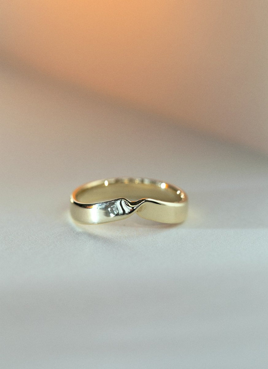 The gent archer ring 14k gold - Studio Kroewe