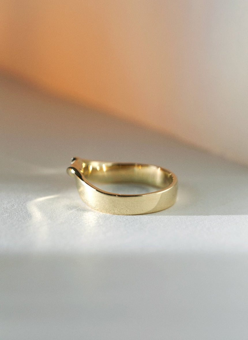 The gent archer ring 14k gold - Studio Kroewe