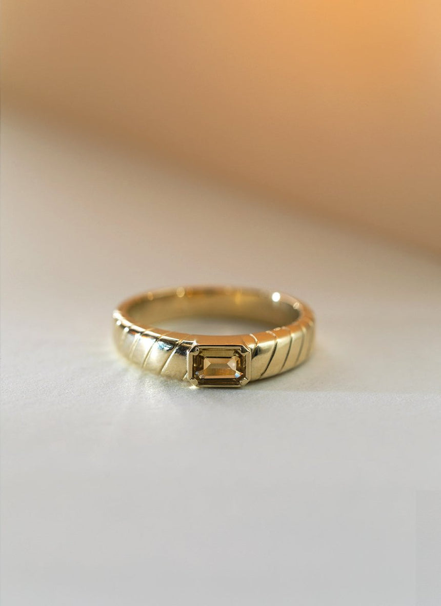 The gent bruce citrine ring 14k gold - Studio Kroewe