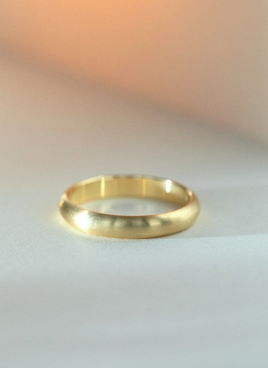 The gent classic II ring 14k gold - Studio Kroewe