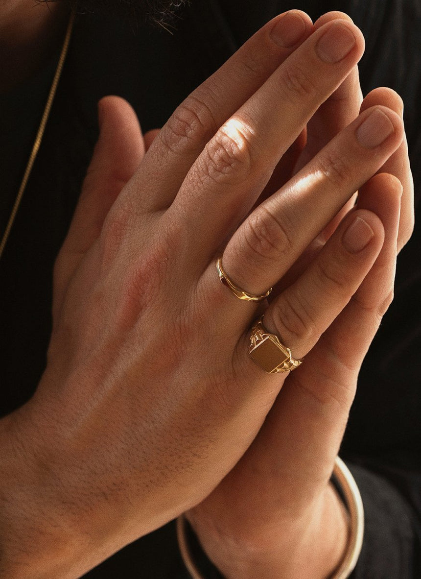 Lenny signet ring 14k gold - Studio Kroewe