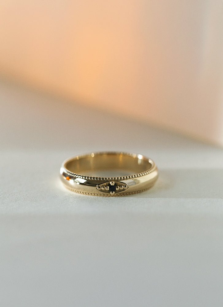 The gent lonny black sapphire ring 14k gold - Studio Kroewe