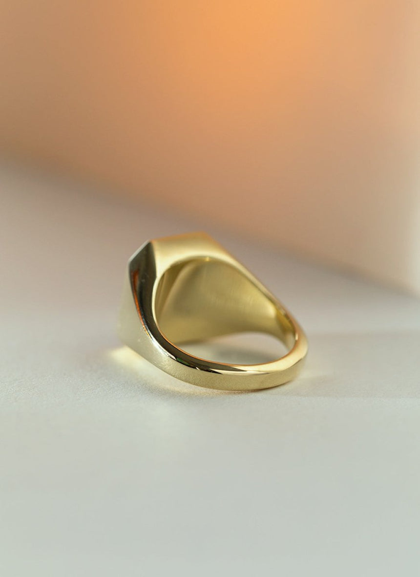 The gent vinny signet ring 14k gold - Studio Kroewe
