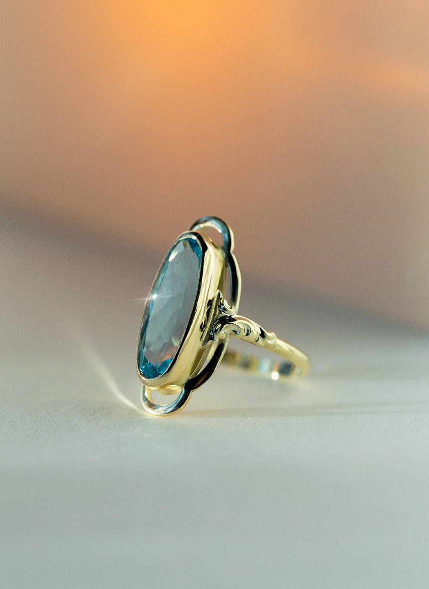 Trixie blue topaz ring 14k gold - Studio Kroewe