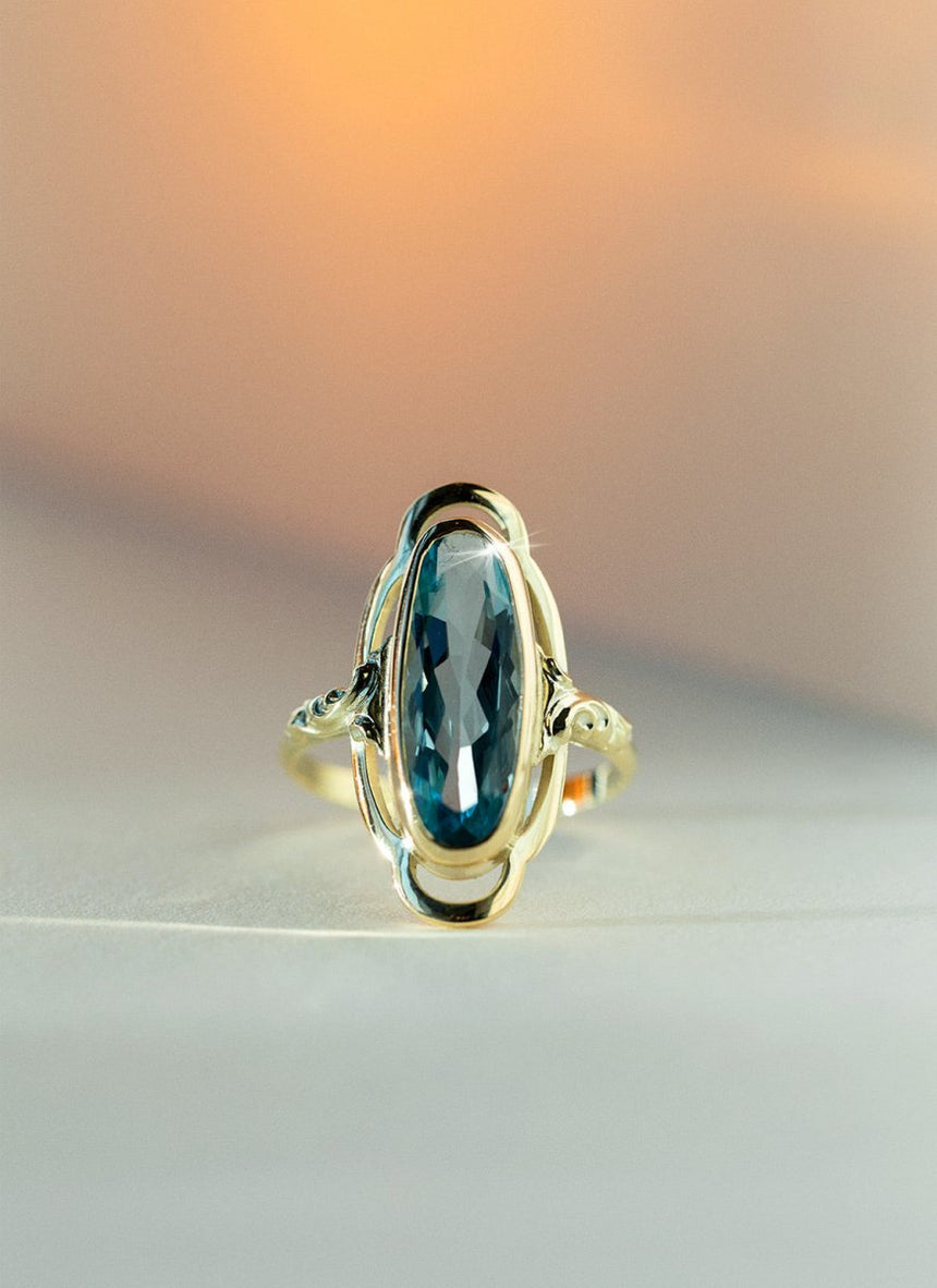 Trixie blue topaz ring 14k gold - Studio Kroewe