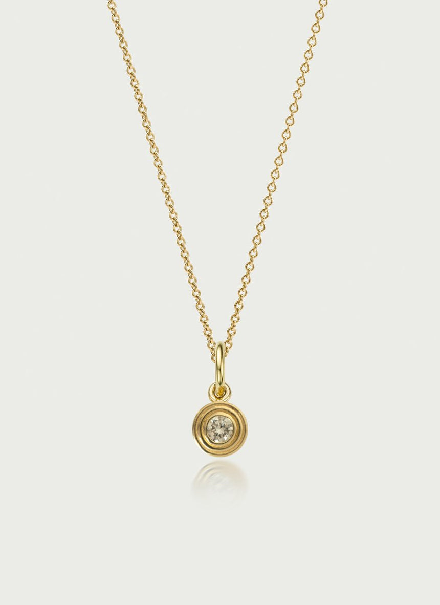 St. jacob scallop charm 14k gold - Studio Kroewe