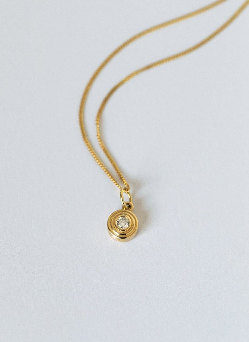 St. jacob scallop charm 14k gold - Studio Kroewe