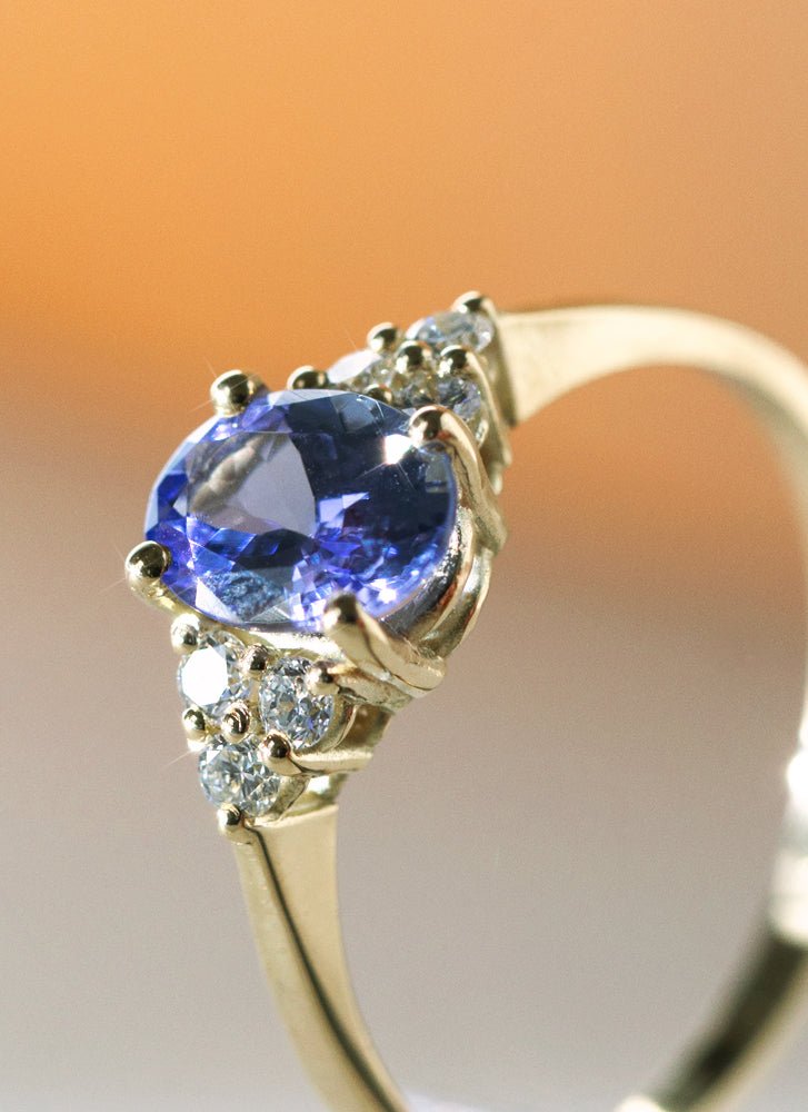 Valentina diamond tanzanite ring 14k gold - Studio Kroewe