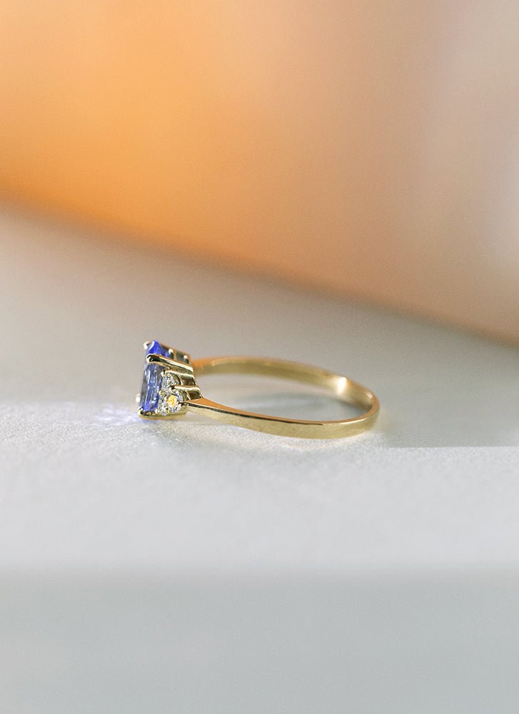 Valentina diamond tanzanite ring 14k gold - Studio Kroewe