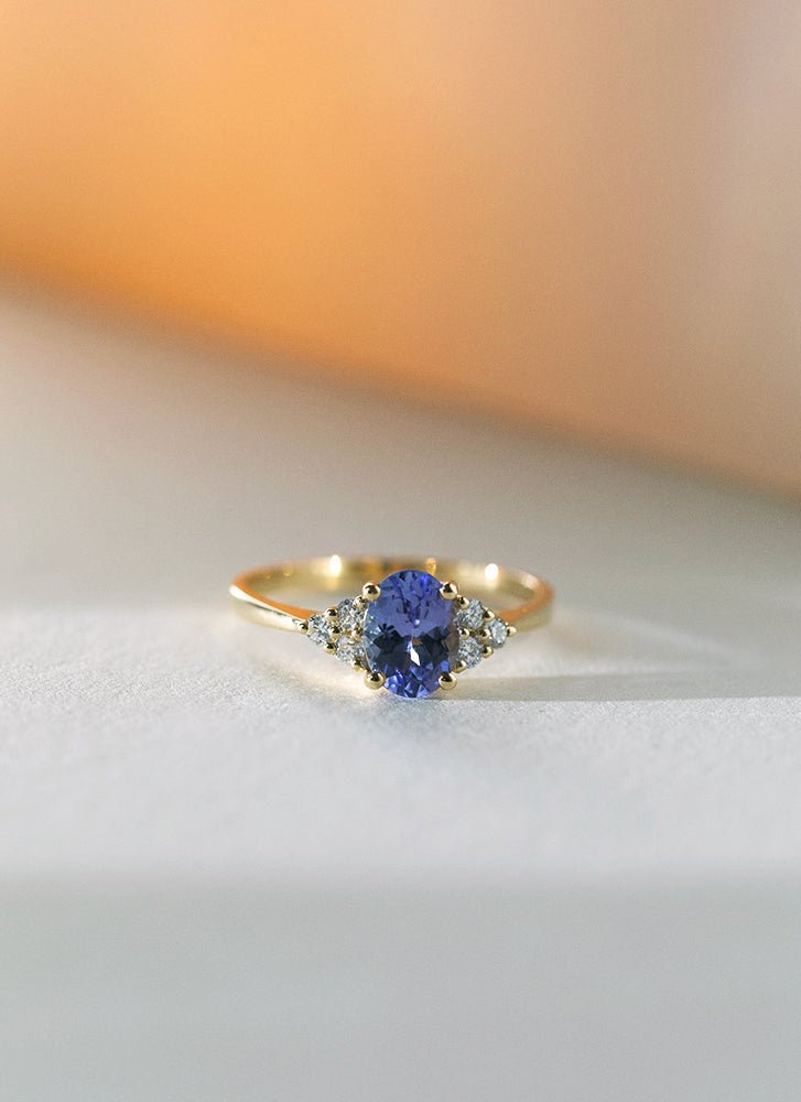 Valentina diamond tanzanite ring 14k gold - Studio Kroewe