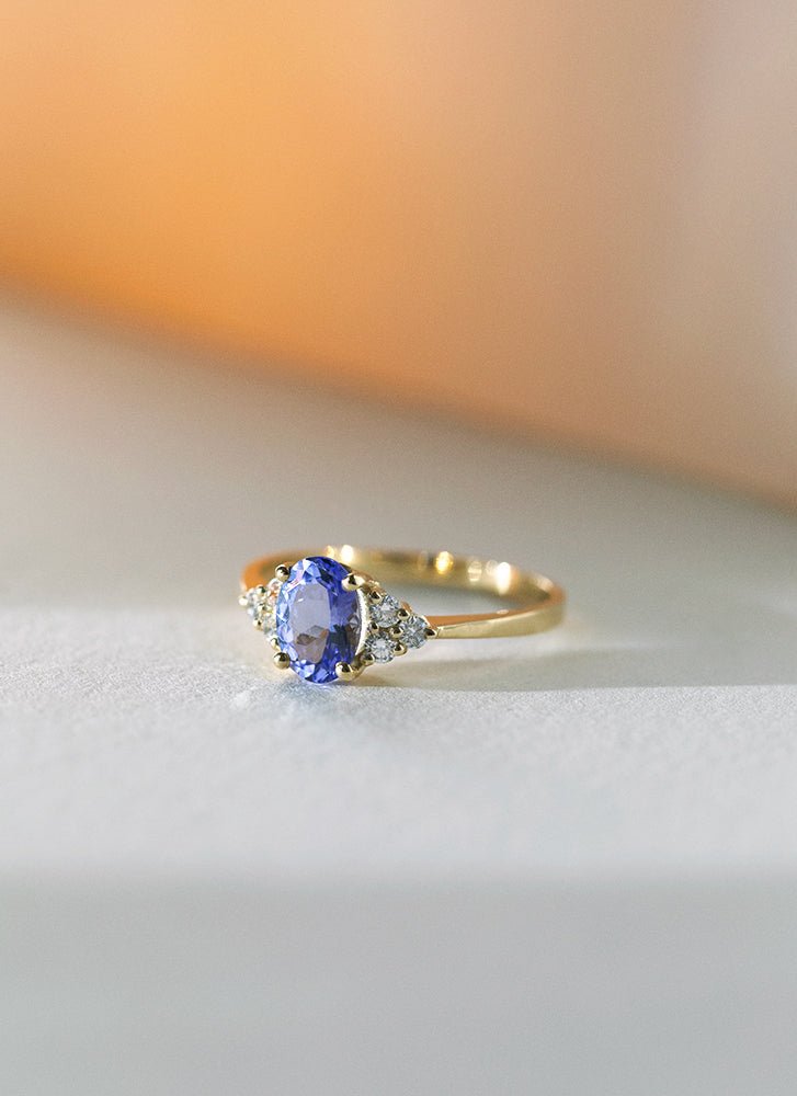 Valentina diamond tanzanite ring 14k gold - Studio Kroewe