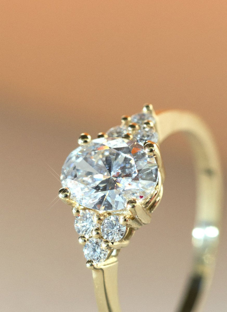 Valentina oval cut diamond ring 14k gold - Studio Kroewe