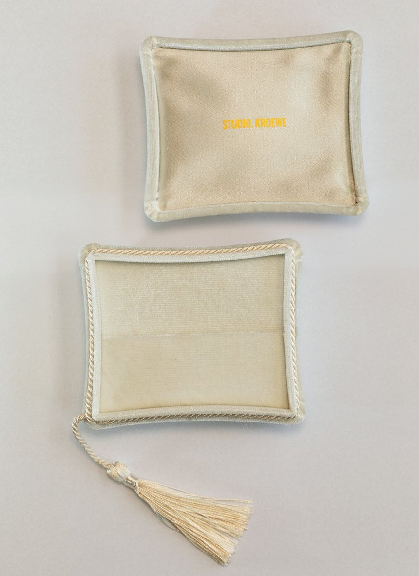 Velvet tassel beige jewelry box - Studio Kroewe