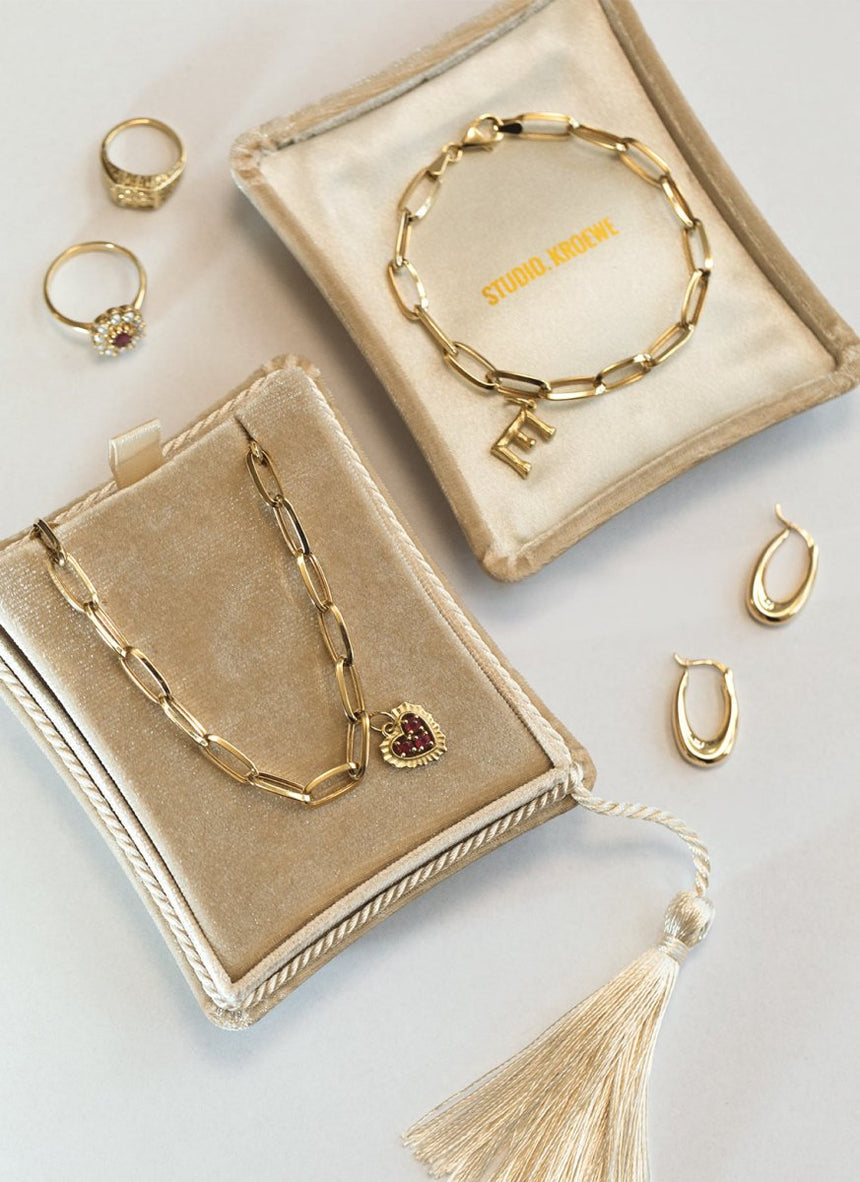 Velvet tassel beige jewelry box - Studio Kroewe