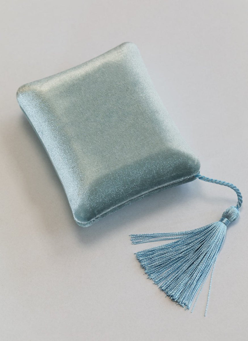 Velvet tassel light blue jewelry box - Studio Kroewe
